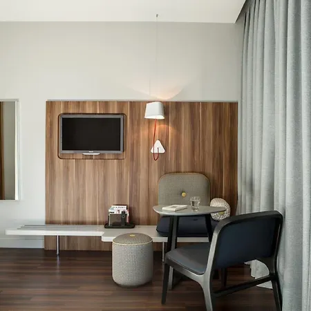 Hotel Atrium By Happyculture