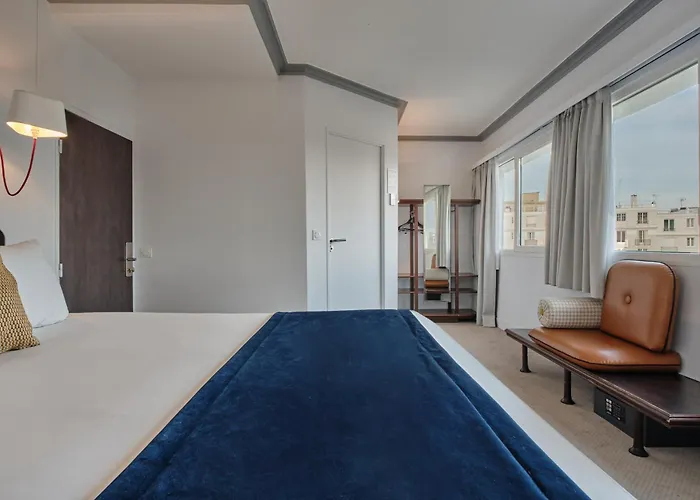 Atrium 3*