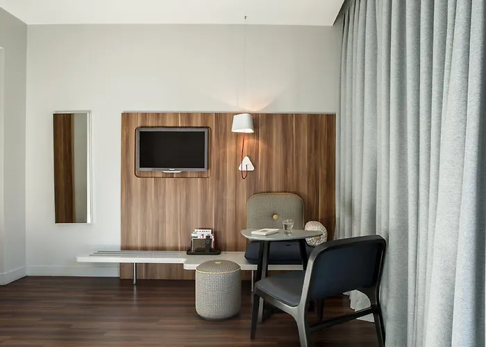 Hotel Atrium By Happyculture